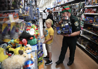 Shopping with cops brings smiles to kids